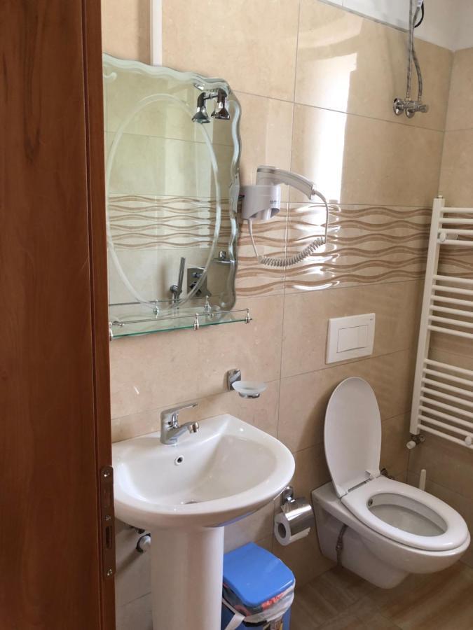 Hotel Bujtina Vrenezi Peshkopi Exterior foto
